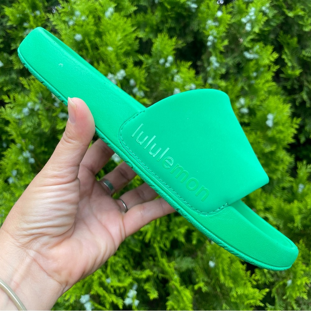 Lululemon Restfeel Slide
